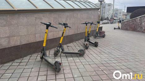 В Омске прокатные самокаты будут эвакуировать с улиц