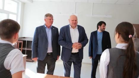 Владимир Корбут и Сергей Шелест открыли обновлённую и расширенную школу номер 21
