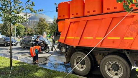 В Новосибирске промыли более 2000 метров ливневой канализации в 2025 году