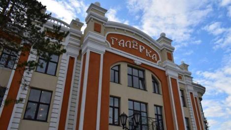 О превосходстве абсурда российского над европейским: о постановке «Провинциальные анекдоты» в «Галёрке»