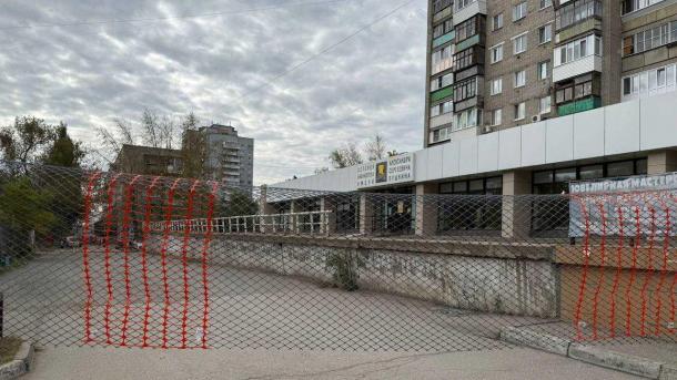 Подпорную стенку демонтируют: рабочие приступили к ремонту детской библиотеки имени Пушкина