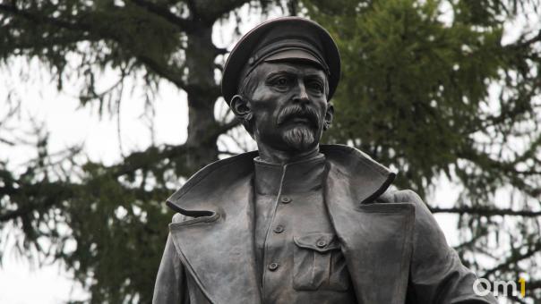 По соседству с Омском появился бюст Дзержинского