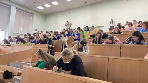 Пробелы в финансовой грамотности стоят новосибирцам денег: стартовал Финансовый диктант