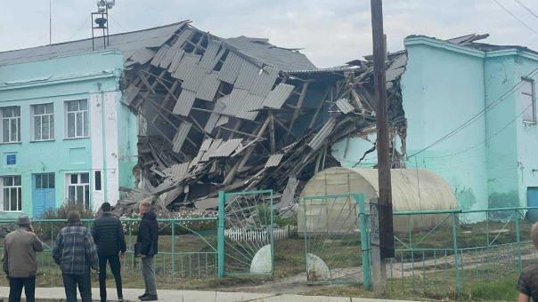 ЧП в Новосибирской области: после обрушения школы введен режим ЧС