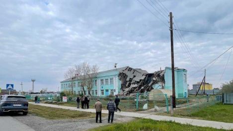 Прокуратура возбудила дело о халатности после обрушения школы в Татарске под Новосибирском