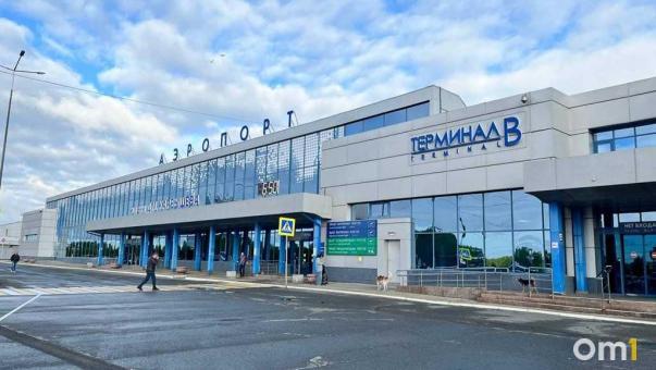 Атаки беспилотников: в Омске на полдня задержали авиарейсы в Сочи