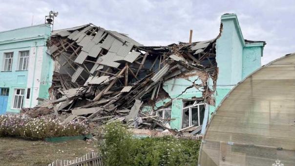 Прокуратура выявила нарушения в приемке обрушившейся школы в Татарске