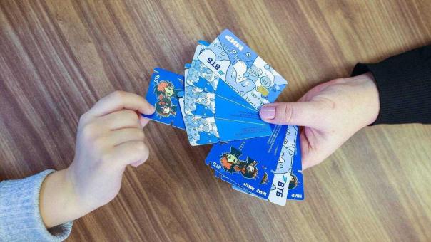 В федеральном банке подсчитали оплаты россиян платежными стикерами