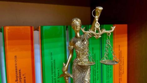 Военнослужащий украл еду в Новосибирске, суд назначил 100 часов исправительных работ