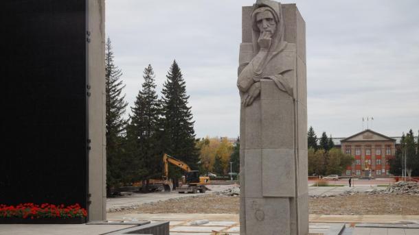 Мэр Новосибирска контролирует реконструкцию Монумента Славы