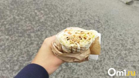 У железнодорожного вокзала в Омске открылся новый шаверма-бар