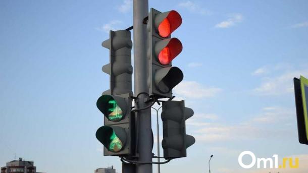 В Омске на Московке установили новый светофор