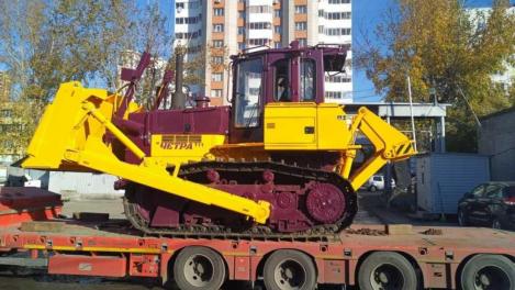 Первый бульдозер для укладки асфальта «Четра» привезли в Новосибирск