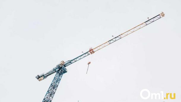 Недобросовестного подрядчика наказали за срыв ремонта омской школы