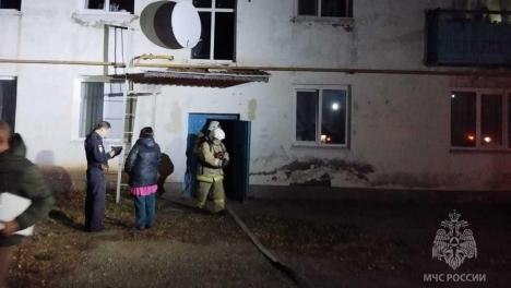Эвакуировались 15 жильцов: в омском доме загорелся электрощиток
