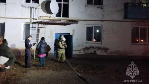 Эвакуировались 15 жильцов: в омском доме загорелся электрощиток