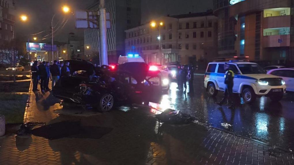 Смертельное ДТП в центре Новосибирска: водитель погиб, трое в больнице