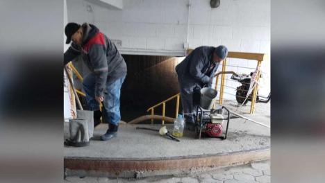 Полметра до дна: мэрия применила помпы, чтобы спасти затопленный переход