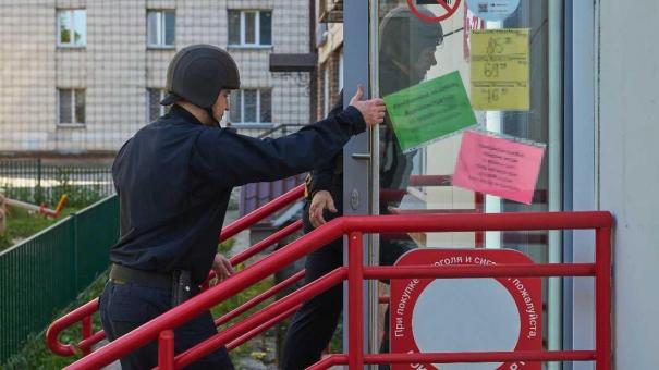 12-летняя девочка покусала гвардейцев при попытке кражи вина в Новосибирске