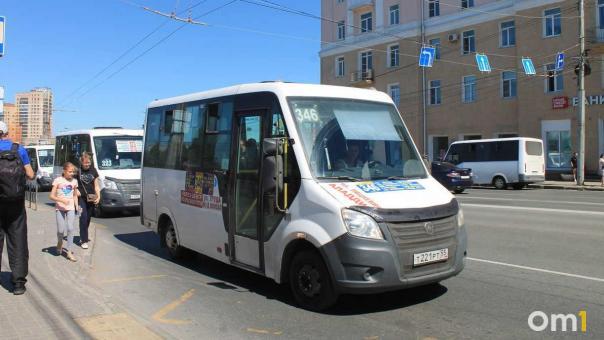 ПП‑8 направило автобусы на помощь в ремонте теплосетей Омска