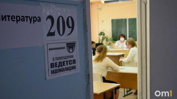 В Омске могут ввести ежегодную выплату ко Дню учителя