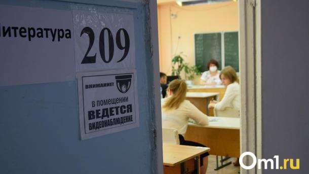 В Омске могут ввести ежегодную выплату ко Дню учителя