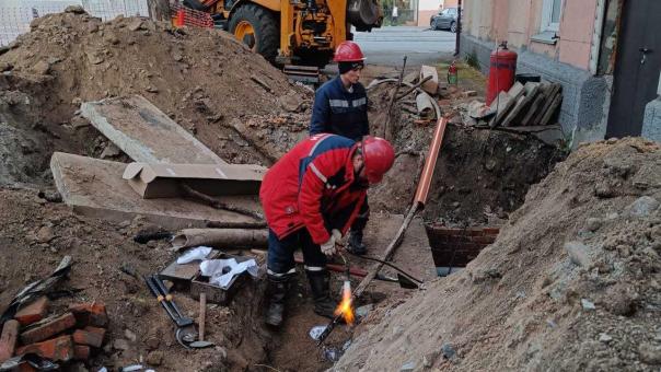 В Новосибирске повредили кабель: без света остались дома и поликлиника