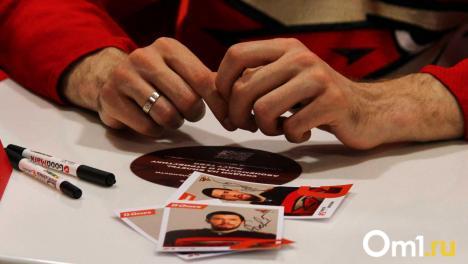 Омский «Авангард» приглашает болельщиков на автограф-сессию своего защитника