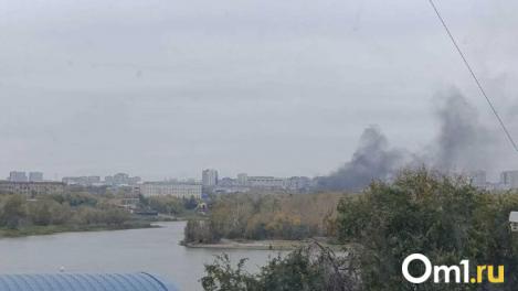 Крупный пожар на Левобережье Омска: что горит?