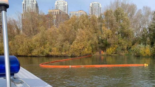 Утечка из фуры: как пищевое масло с улицы Фабричной попало в Обь