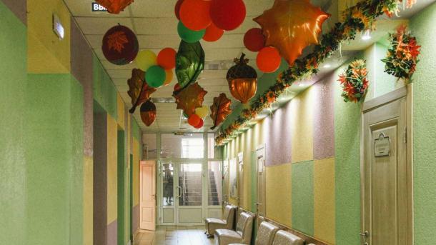 Школьники Новокузнецка выбежали на холод без курток