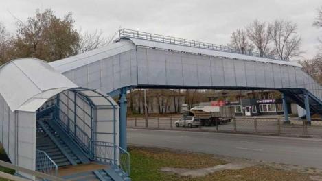 В Новосибирске открыли обновленный надземный переход с видеонаблюдением