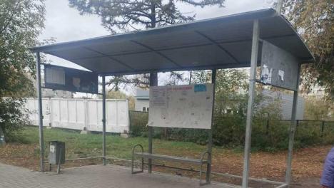 В Омске починили рухнувшую остановку в центре города