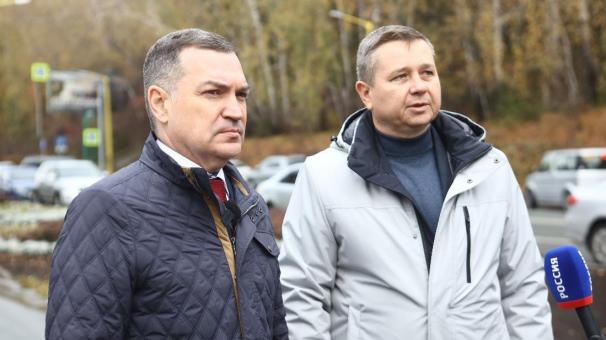 В Советском районе Новосибирска высадили более 1100 деревьев и обновили газон