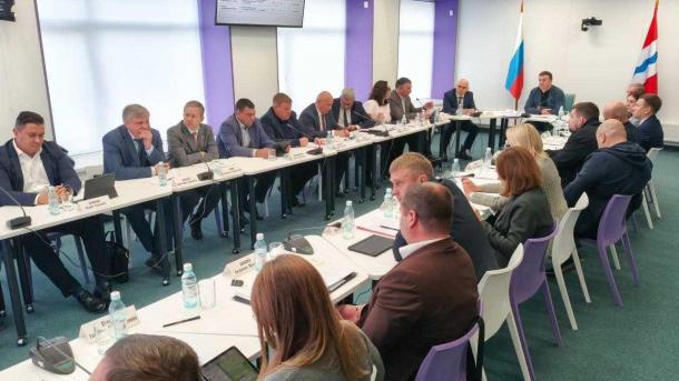 Губернатор Хоценко провёл совещание в кампусе «Школы 21»