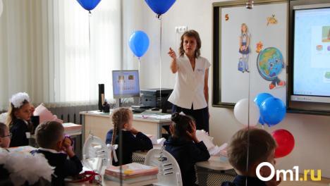 «Гордимся!»: первые лица Омской области поздравили учителей с профессиональным праздником