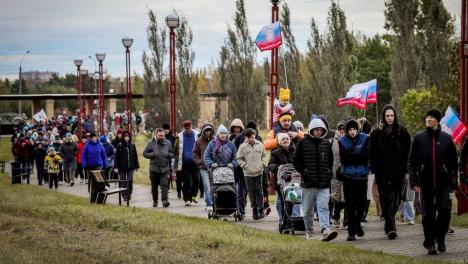 Сотни омичей вышли на прогулку по «Птичьей гавани»