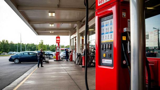 В Рубцовске на АЗС ввели лимит на бензин в одни руки