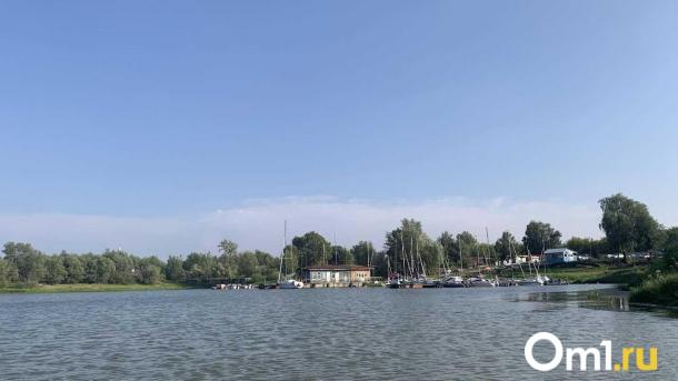 Рыбаков, севших на мель в Омске, пришлось спасать сотрудникам МЧС