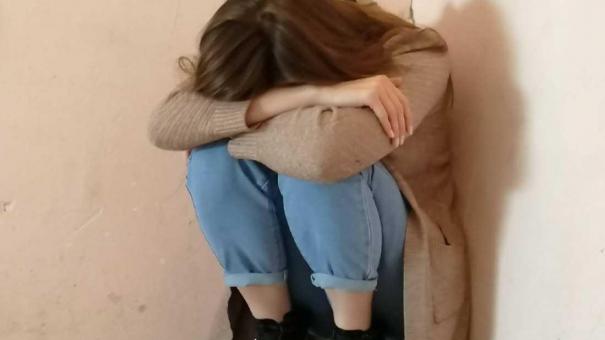 Новосибирская семиклассница получила сотрясение и перелом позвоночника в драке