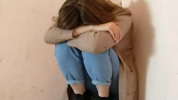 Новосибирская семиклассница получила сотрясение и перелом позвоночника в драке
