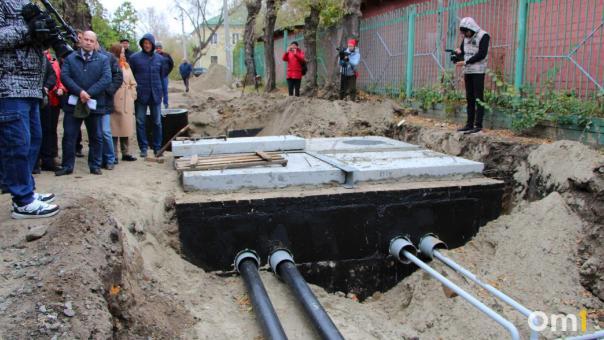 Депутаты омского Горсовета выехали на место ремонта теплосетей