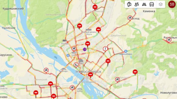 Новосибирск сковали 10-балльные пробки: снегопад парализовал дорожное движение