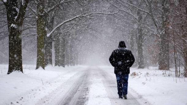 Новосибирск засыпало снегом: дорожные службы перешли на усиленный режим работы