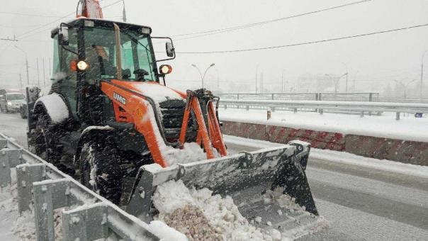 Безопасное утро: как в Новосибирске готовят дороги к завтрашнему дню
