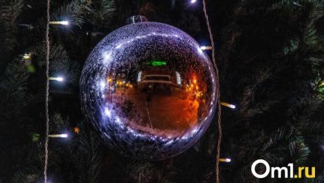 У «Континента» начали устанавливать новогоднюю ёлку. Да, ещё раньше