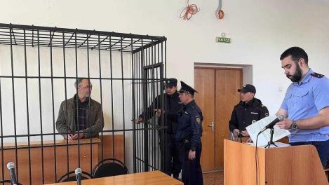 Омский суд отправил под стражу мужчину, обвиняемого в покушении на жизнь сотрудника ФСБ