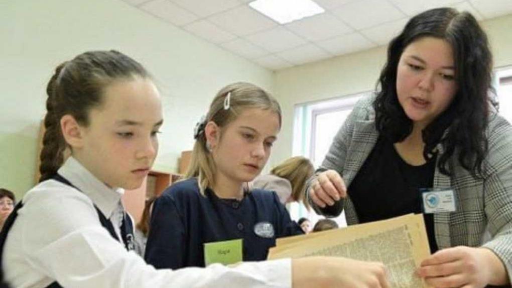 Омские педагоги получат губернаторскую выплату на профразвитие