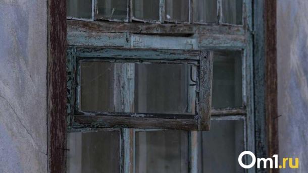 Опасное жильё: омичам назвали адреса 37 аварийных домов, подлежащих расселению