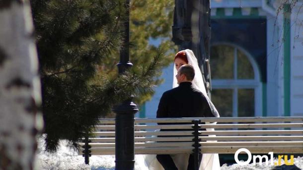 Омичи могут пригласить гостей на свадьбу через «Госуслуги»